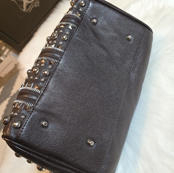 Rustic Couture's Barrel Handbag - Picture 5 of 11